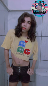 Carlezinha - Wanita transeksual sesat berbogel dalam kasut tumit, melancap secara terang-terangan merintih seperti jalang.