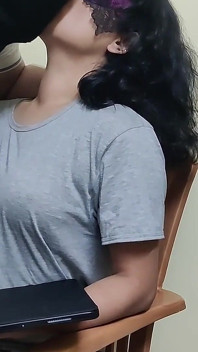 Indian Desi Napalona elastyczna malayali loszka Sanathomas Prosząc sługę o spust w ustach - brudne rozmowy i obciąganie