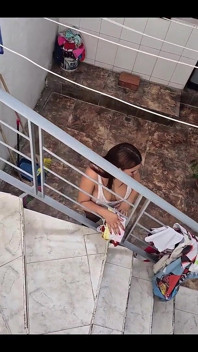 Aku lagi asik muasin keilimar si cewek nakal di rumah sendirian di rumah
