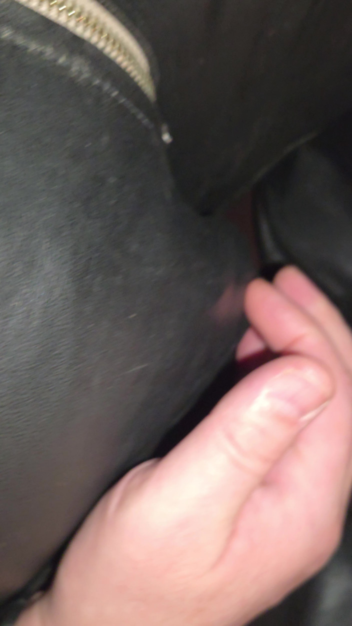 Leatherman63: チンコを叩く