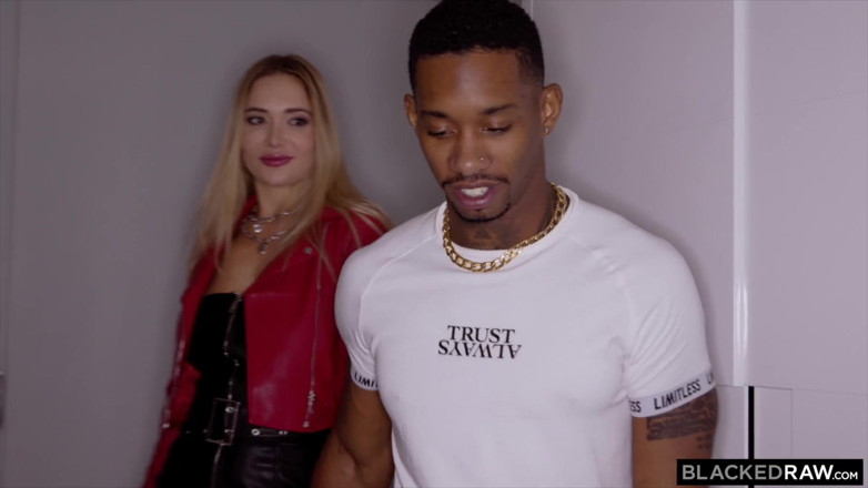 Blackedraw: Blackedraw Blonde Baddie zostaje ostro wbita przez gruby BBC