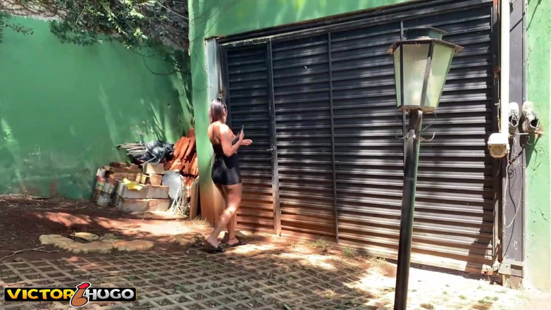 VictorHugo: I went to work at the hottie's house