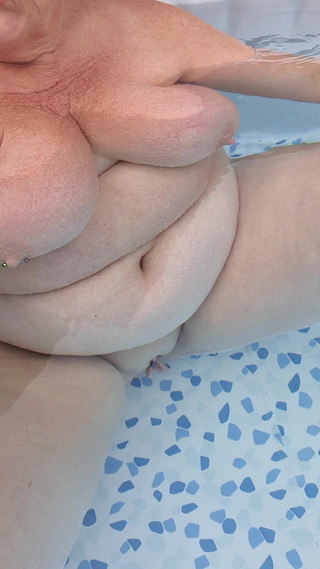 Uk Joolz: हॉट टब में पादना!