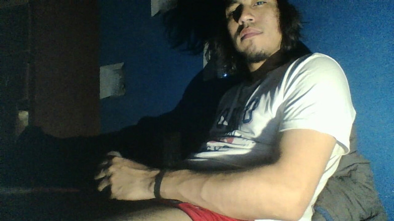 AlexAlejandro13: 좋은 자지가 간절히 끌어당기려 한다