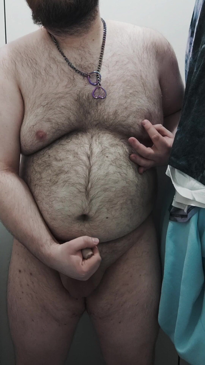 BearPup Akuma: Grasso Orso Si Masturba Sul Water E Si Lecca Il...
