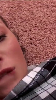 Kristina thích một con cu trong đít để làm bài tập về nhà