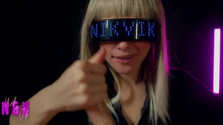 NikAndVik: Yberpunk Girl が貪欲に扇風機からすべての精液を吸い出す