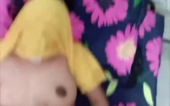 美しいBhabhiロマンチックなセックスRitu Sharmaと若い
