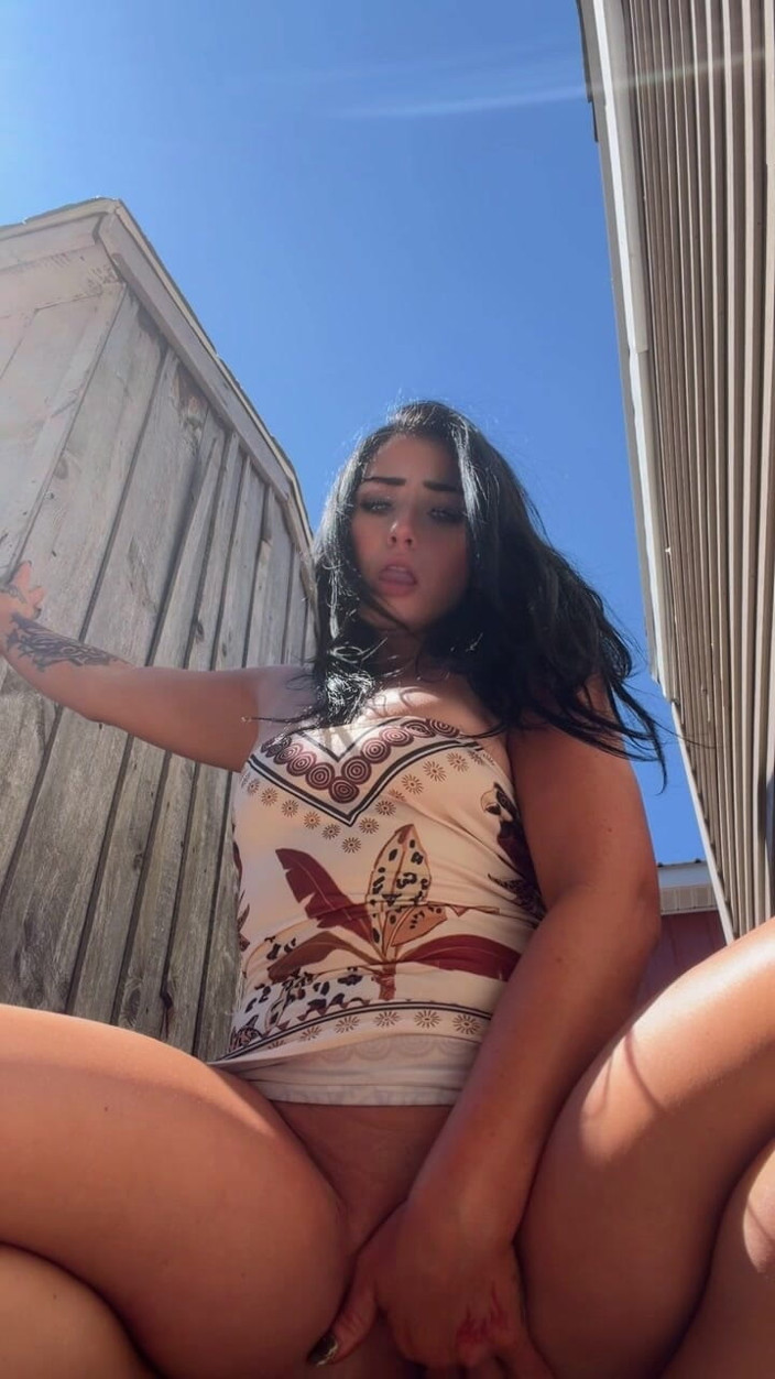 Valaya Noire: Horny Slut Sneaks Fingers in Herself Outside