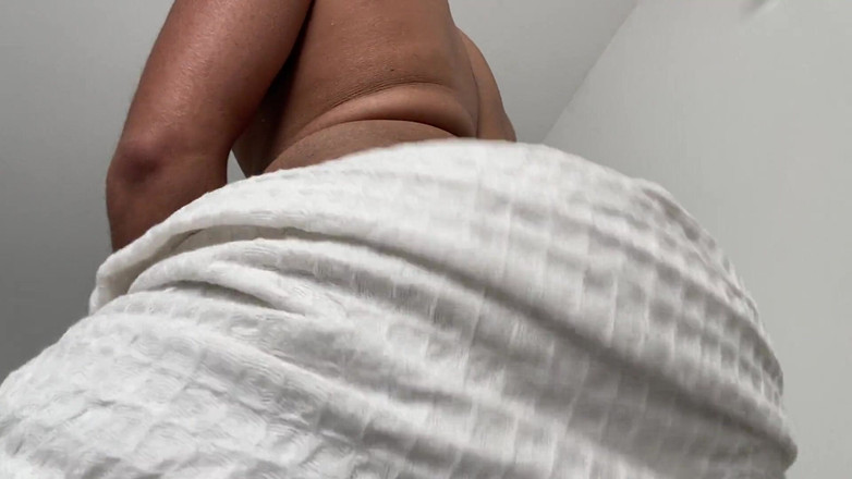 Damien Custo: Damien Custo Twerk corp păros