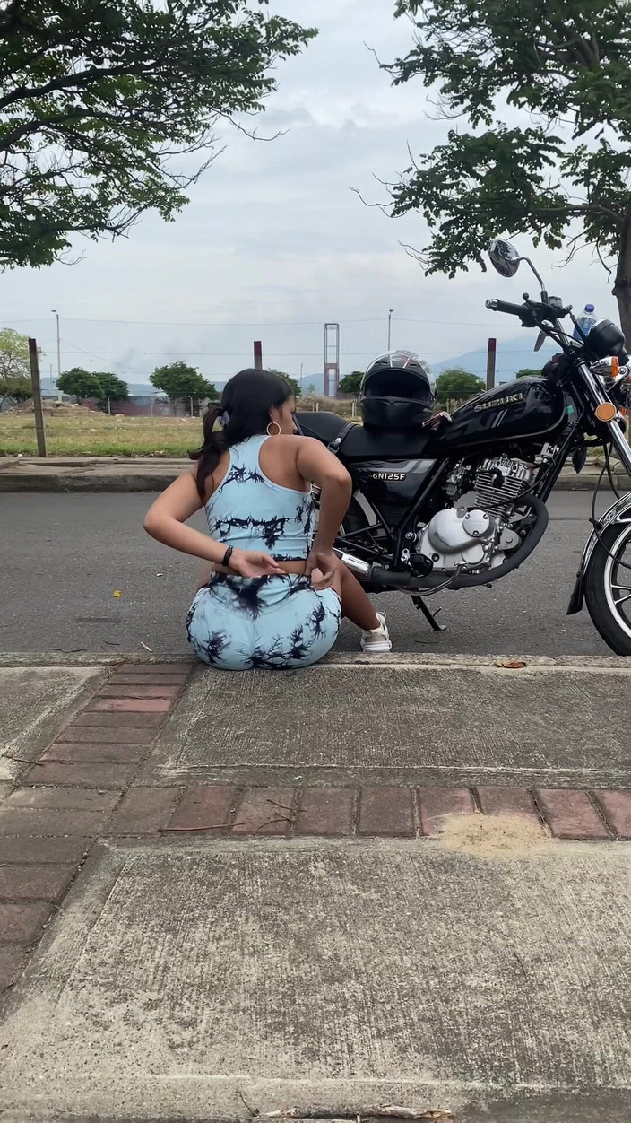 SweetPower6: Efter att ha kört motorcykel cyklar jag och får mjölken...