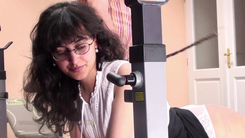 Spanking Server: Yasmeena Abedul