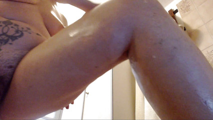 Nicoletta Embassi: Holení nohou a těla