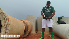 TheBlacKHunterr: Voltando Do Jogo Todo Suado Fiquei Excitado E Tive Que...