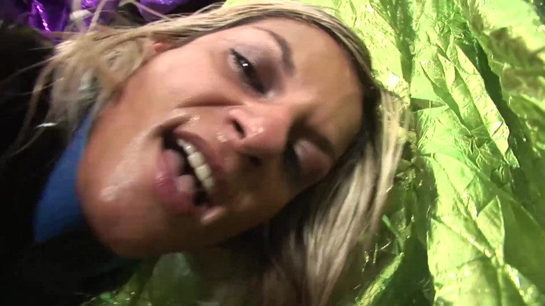 German amateur - 100% German hardcore videos: Prsatá milfka v latexu je ošukaná a fistována tak hluboko