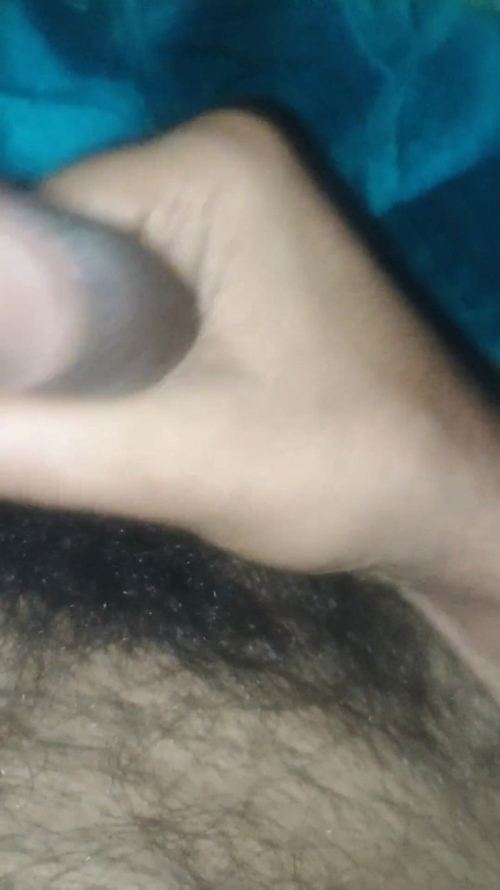Hot_bobby: Cowok kontol besar ngocok kontol
