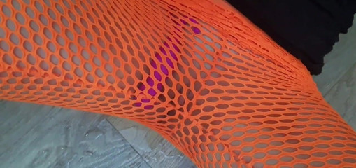 Putana dreams: Hard masturbation in leggings. Teen squirting a lot