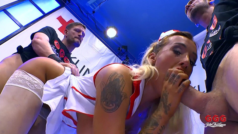 GGG John Thompson: Daisy Lee rondborstige verpleegster toont haar vaardigheden in gangbang