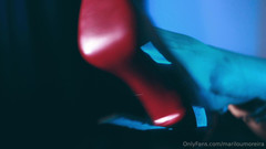 MariLou Moreira: Смотри, как я подпрыгиваю на этом гигантском дилдо, пока я кончу! Часть 1