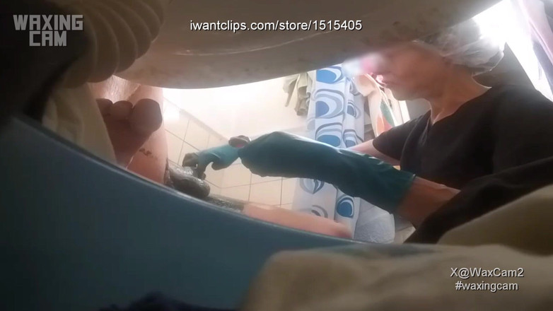 WaxingCam: #90 Pokojówka kąpie mężczyznę