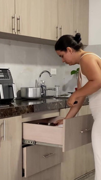 A Beautiful Amateur Couple Shares Kitchen and Have Delicious Morning Sex