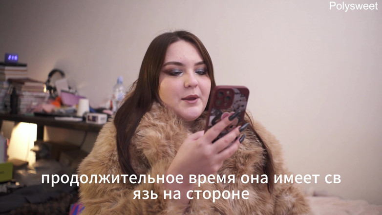 Polly Sweet: Porno příběh je příběh o manželce, která chce podvést svou...