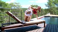 Hand Lotion Studios: Bubble Butt britská žena ráda masturbuje venku