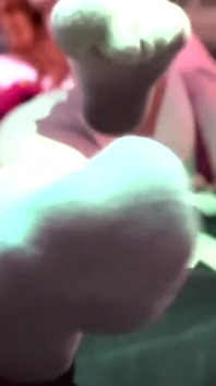 Ma belle-mère te dit comment manger du sperme sur ses pieds