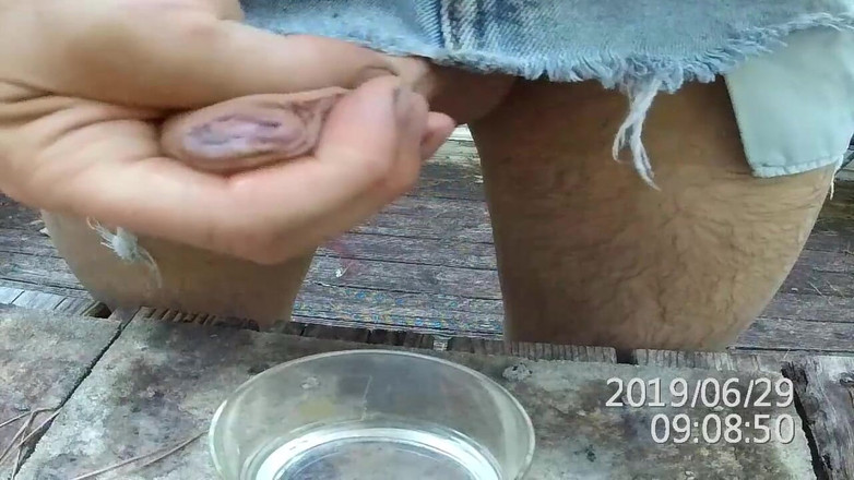 Jon Screcrow: Crossdresser zakar yang belum dipotong pancutan mani