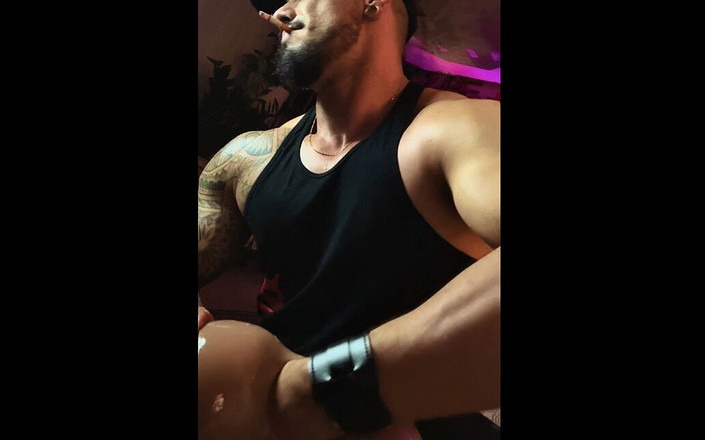 Reds and Muscles: あなたの愛はどれくらい深いですか?海のように深く、肩まで深く!