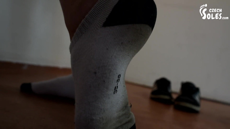 Czech Soles - foot fetish content: Umiliazione di scarpe, calzini e piedi sporchi