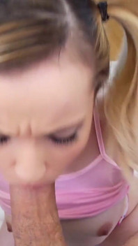 Nettes blondes teen Holly Travis keine hände blowjob und spermaschlucken