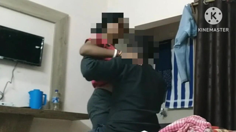 Priyanka Bhabi: seksi bangaali baudi hanimoon ka maja le rahi hai poora...