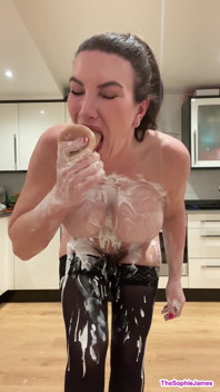 ローションで覆われた完全に台無しにされた巨乳イマラチオふしだらな女