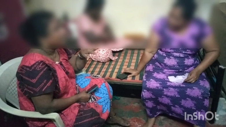 Tamil lesbian: Sexy diskuse se třemi tetičkami