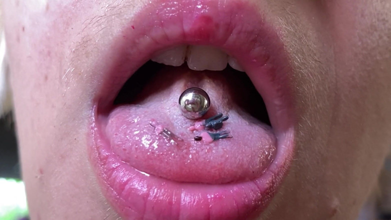 Cuteblonde666: La gigantessa fetish della bocca con una modella allena persone...