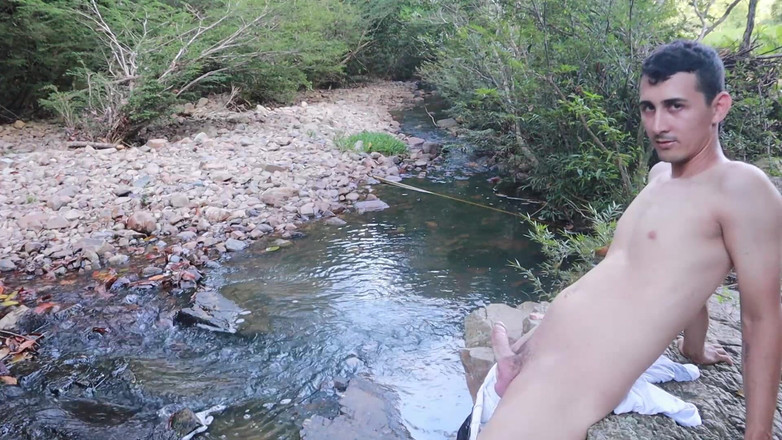 Lexly_16: 我在户外吮吸一个陌生人并射了大量精液