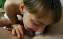 Dirty fantasy: Amateur teen lernt, mit ihrer stiefmutter muschi zu lecken