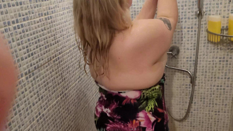 Peach Desert: Hot Blonde Sucks Cock and Takes Nectar on Her Face...
