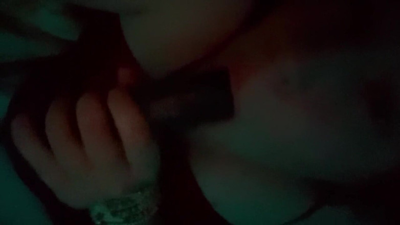 Sexualescape69: Zuig een dildo in bed als een goed mietje Boi