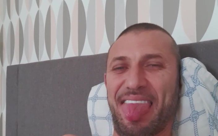 Boy jerking off: Chłopiec szarpi się