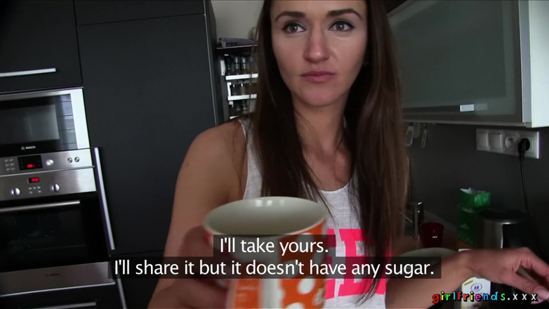 Girlfriends XXX: Girlfriends XXX - para lesbijek robi sobie przerwę od gotowania do...