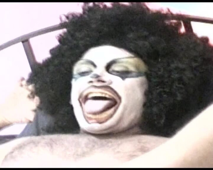 Dirty old moviez: Azgın esmer orta yaşlı seksi kadın kıllı amını parmaklıyor