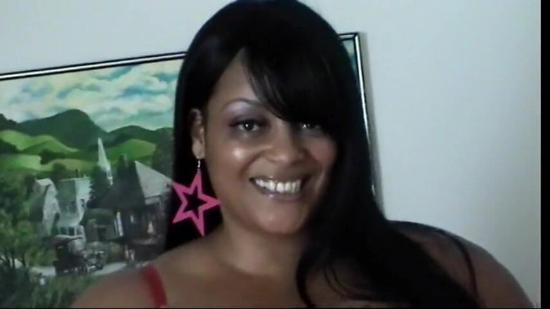 Give me BBW: Fofas negras gordinhas conversam com a câmera nos bastidores