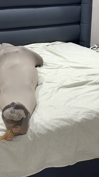 Mummified dalam Pantyhose Cocoon Vulnerable Encased Dalam Nilon