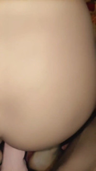 핫한 마을 시누이의 보지에 9인치 두꺼운 페니를 삽입했습니다.