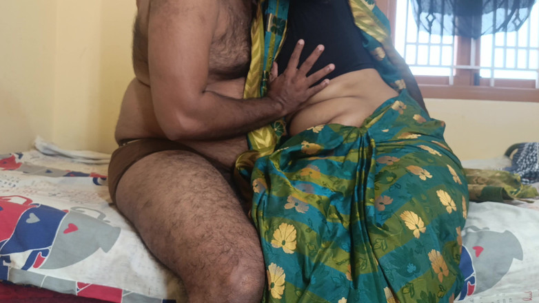 Apple baby: India seduce bhabhi