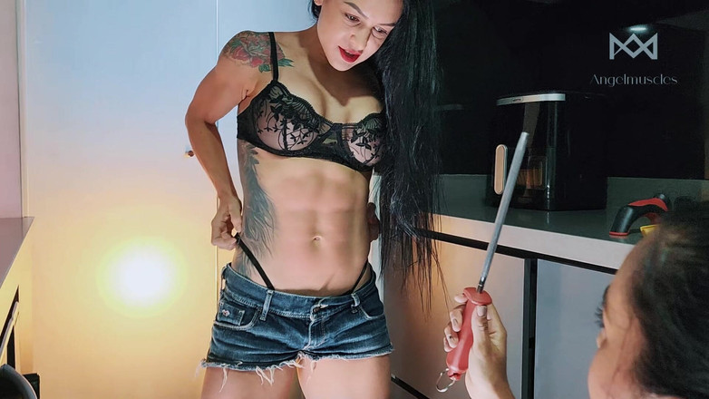 Angelmuscles: Koch-herausforderung Wer hat den stärksten bauchmuskeln?