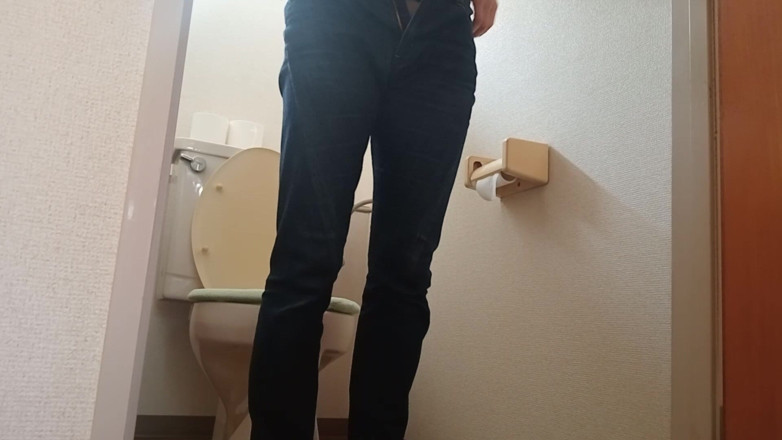 Mayumi Kanzaki: Video despre toaleta de acasă a unei femei căsătorite
