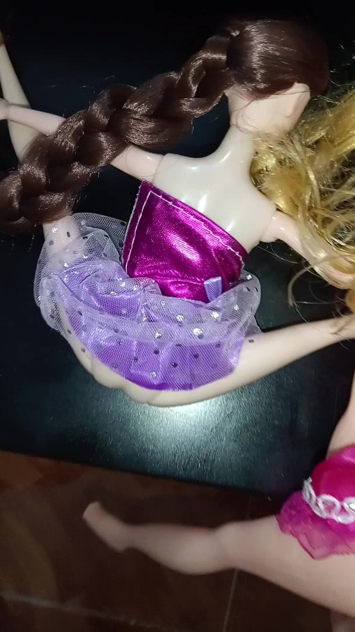 Rey rey: Lily和riley热辣顺从的女同性恋者操我的鸡巴，粗暴又快，粗暴性爱e周末